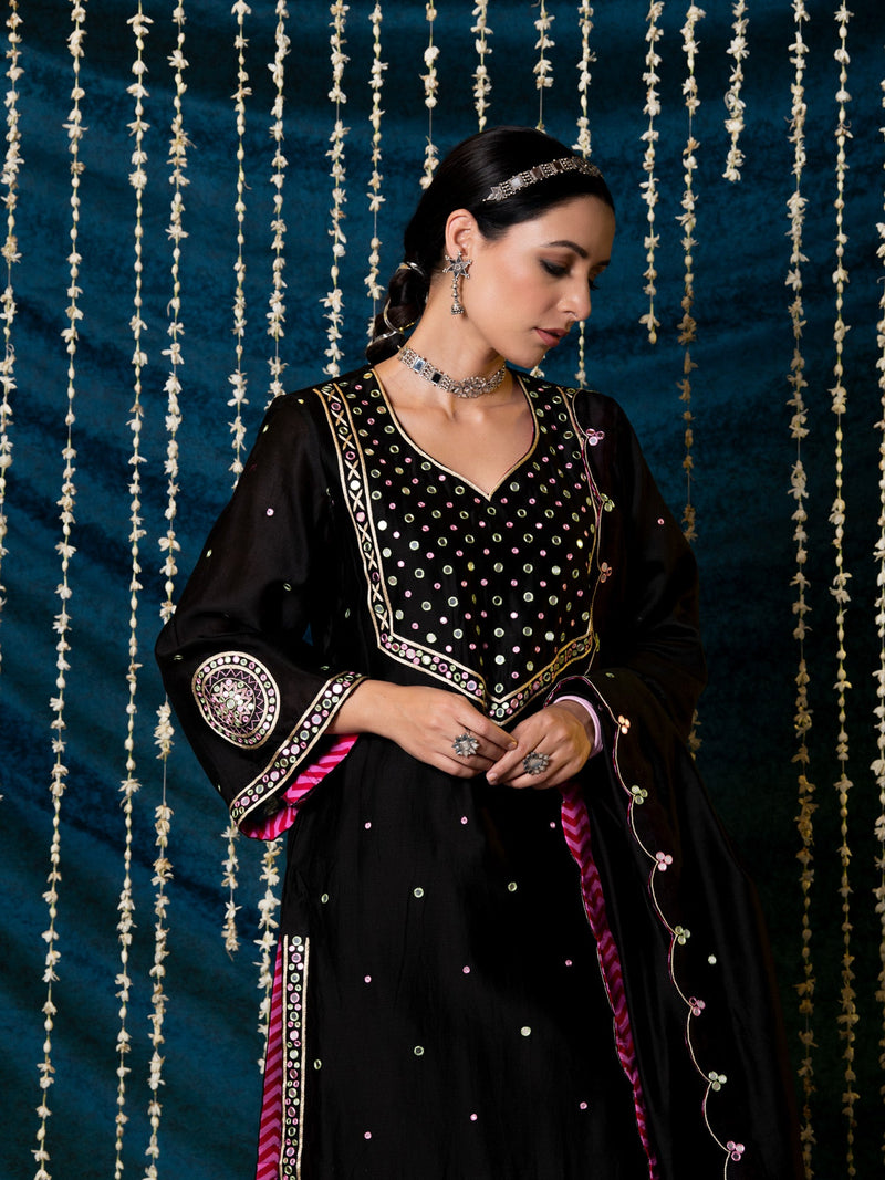 Hunar Ragini Kurta Set silk by Maison Shefali for women Worldwide