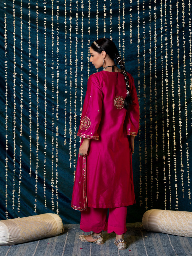 Hunar Gulabi Kurta Set silk by Maison Shefali for women Worldwide