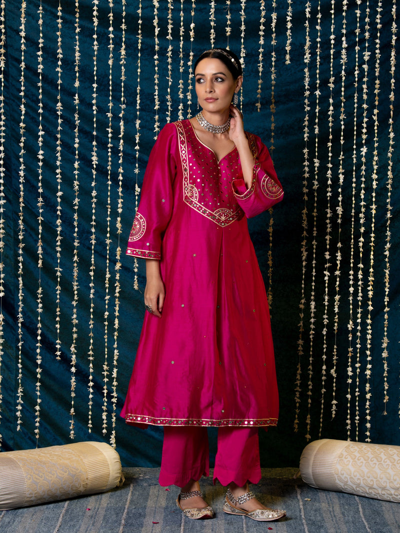 Hunar Gulabi Kurta Set silk by Maison Shefali for women Worldwide