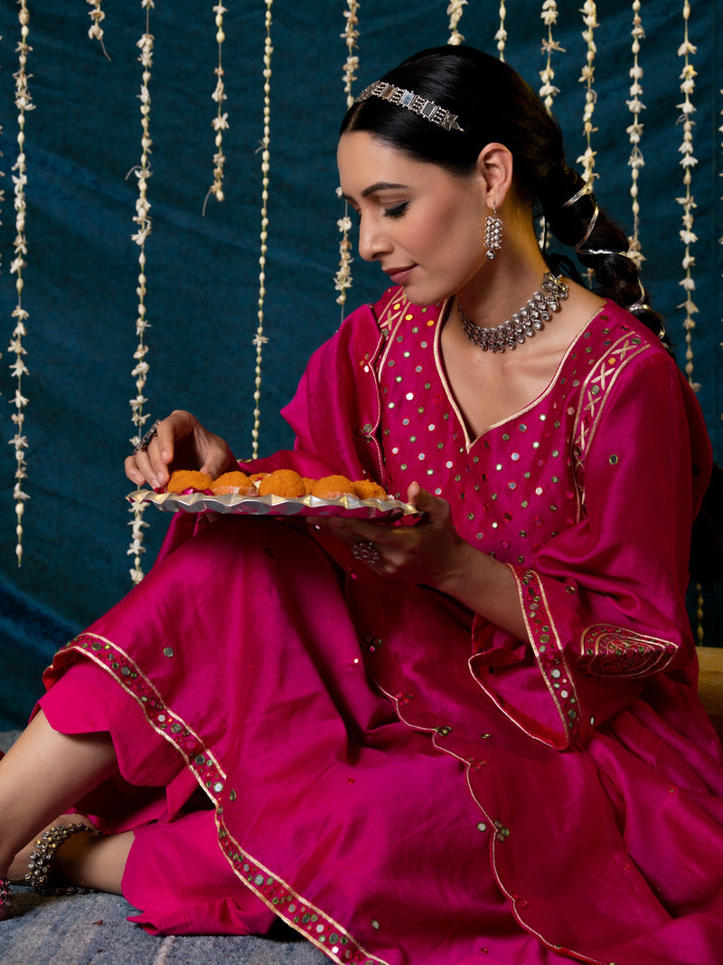 Hunar Gulabi Kurta Set silk by Maison Shefali for women Worldwide