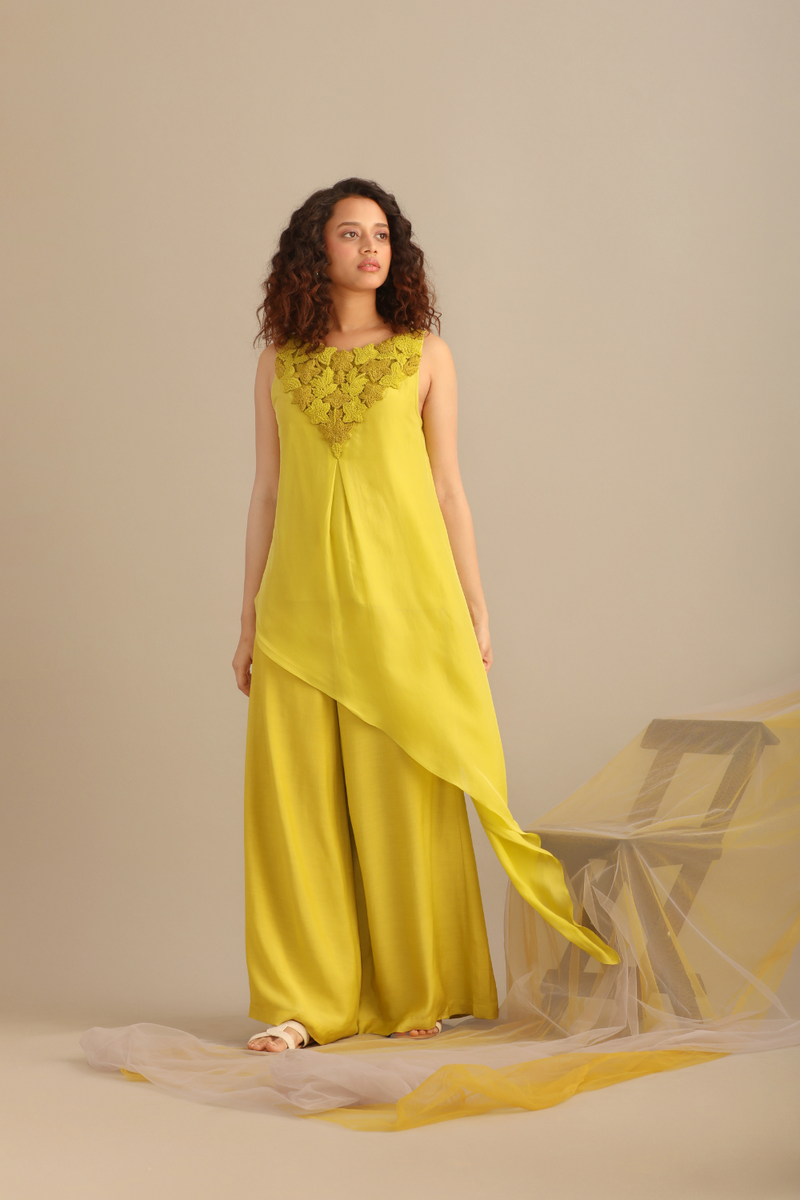 ASYMMETRIC SLEEVELESS FLAT CHIFFON KURTA SET chiffon by Myoho for women Worldwide