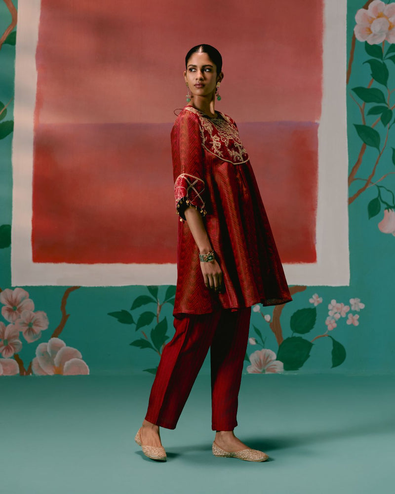 Maroon Embroidered Kurta Set tissue by Label Mogra for women Worldwide