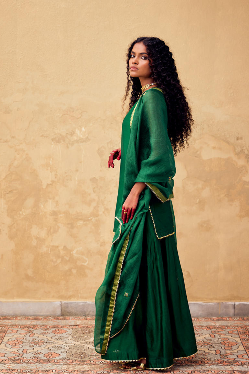 Mehfil Dupatta silk by Khara Kapas in green for women Worldwide