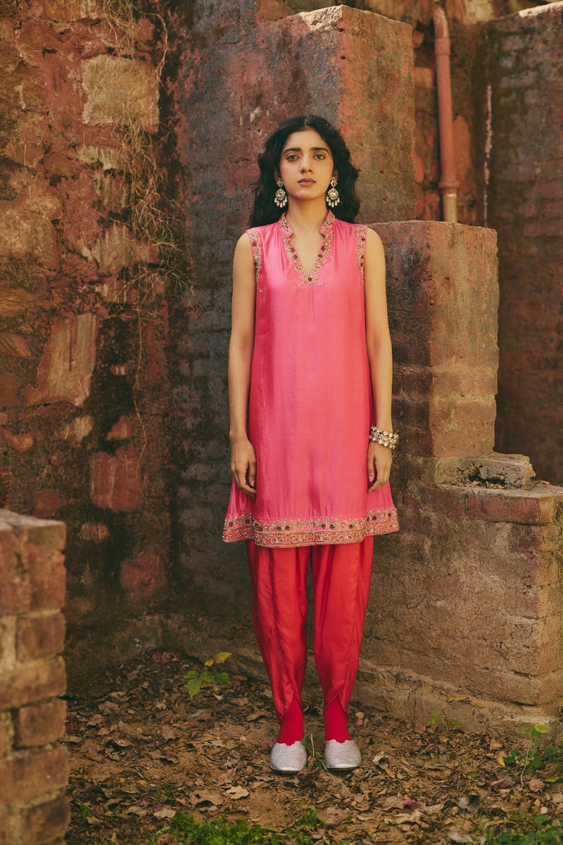 NOORPARI & SURKH KURTA & PANT silk by Rashika Mittal in multi color for women Worldwide