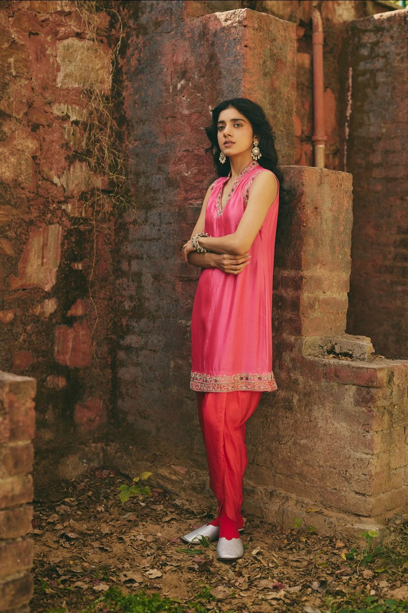 NOORPARI & SURKH KURTA & PANT silk by Rashika Mittal in multi color for women Worldwide
