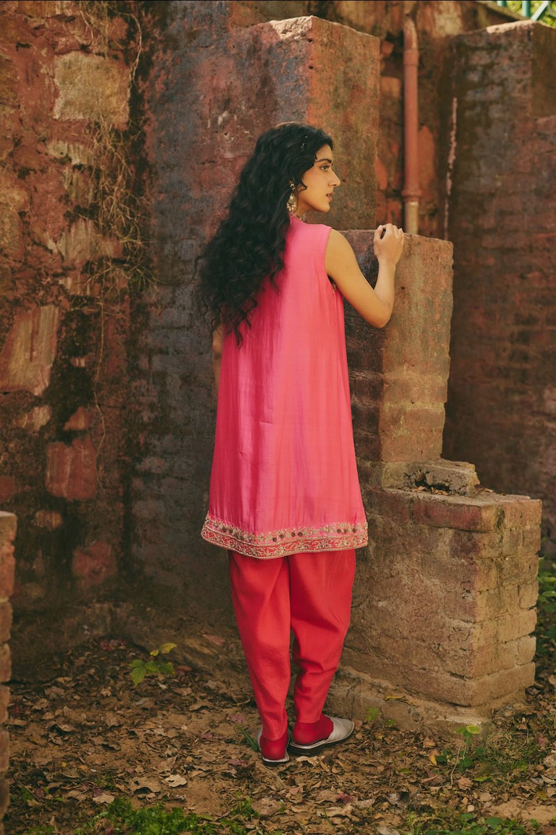 NOORPARI & SURKH KURTA & PANT silk by Rashika Mittal in multi color for women Worldwide