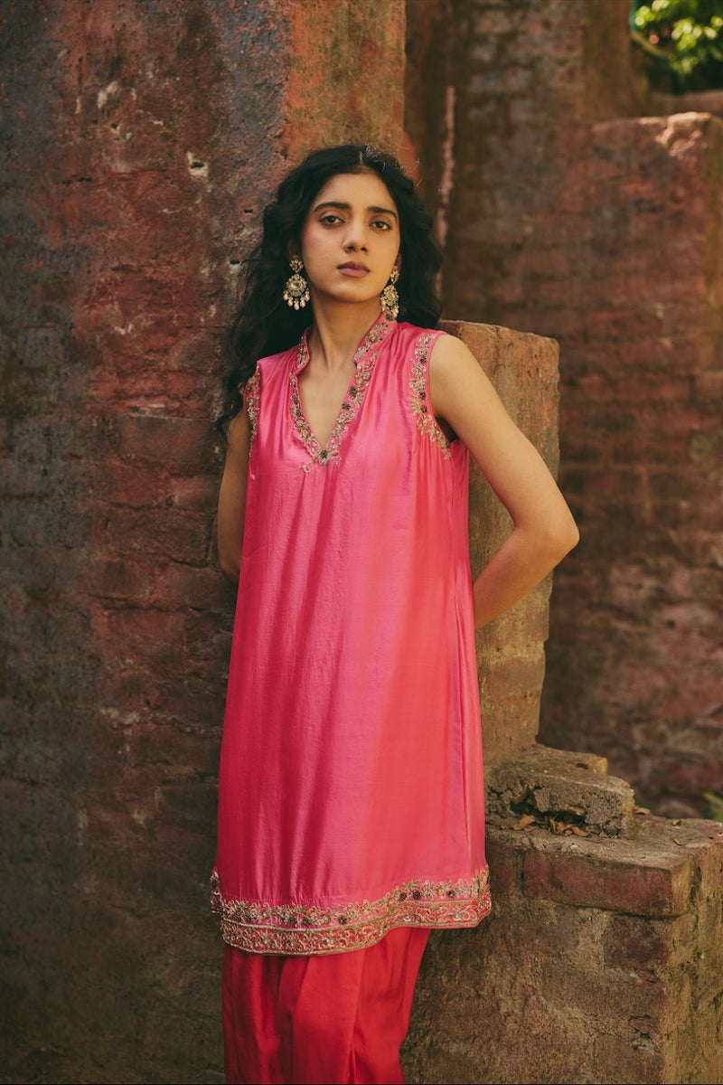 NOORPARI & SURKH KURTA & PANT silk by Rashika Mittal in multi color for women Worldwide