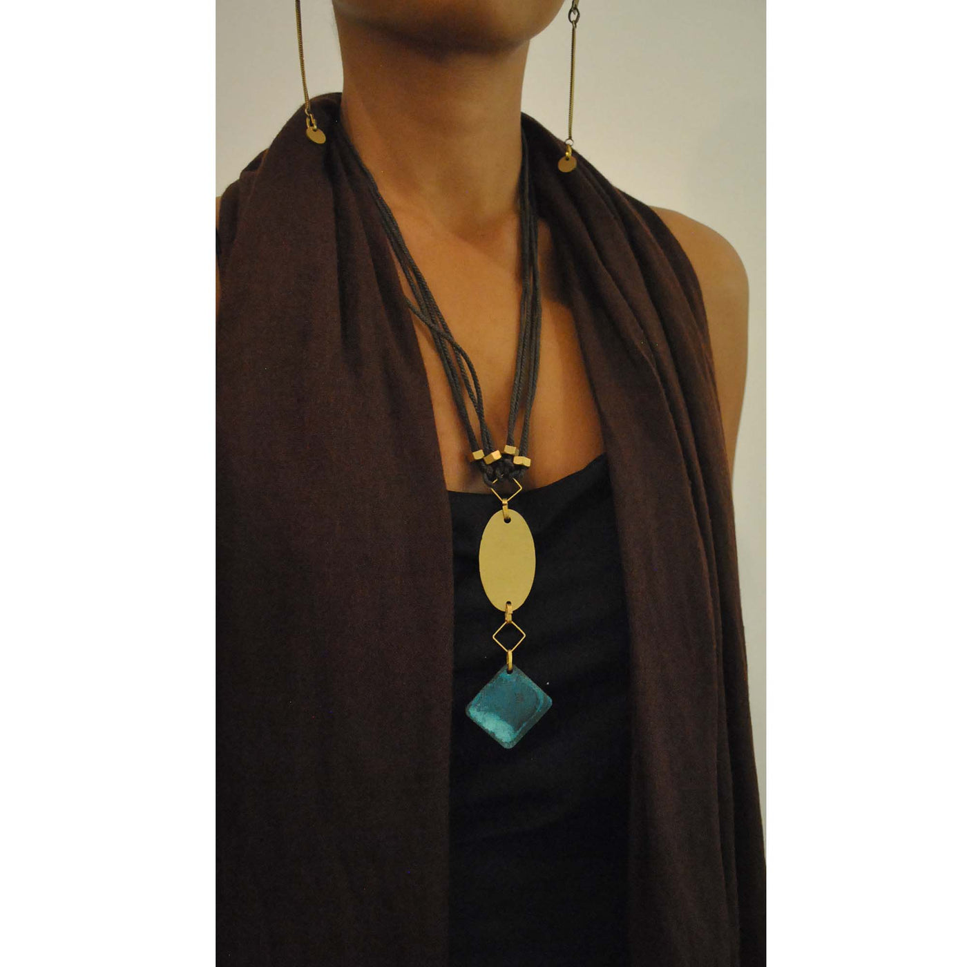 MOSCADA NECKPIECE