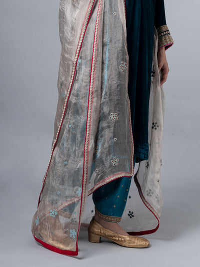 Nissa Dupatta