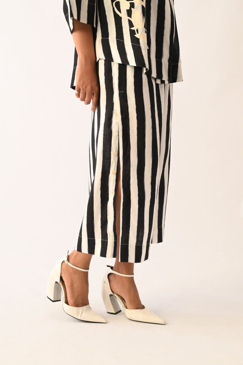 Revolt B&W Midi Skirt cotton skirt by O'Frida in black & white for women Worldwide