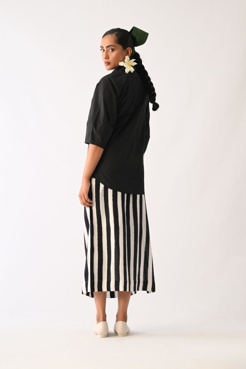 Mono Black Lantern Sleeve Appliqué Top poplin top/shirt by O'Frida in all-black for women Worldwide