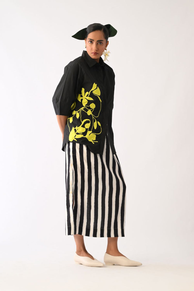 Mono Black Lantern Sleeve Appliqué Top poplin top/shirt by O'Frida in all-black for women Worldwide