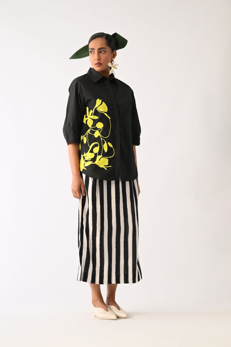 Mono Black Lantern Sleeve Appliqué Top poplin top/shirt by O'Frida in all-black for women Worldwide