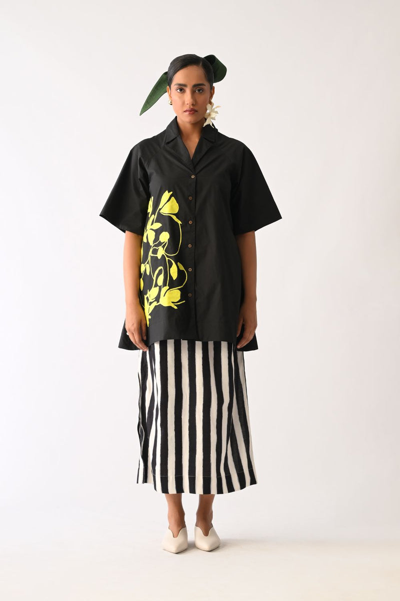 Mono Black Cuban Collar Appliqué Shirt poplin top/shirt by O'Frida in all-black for women Worldwide
