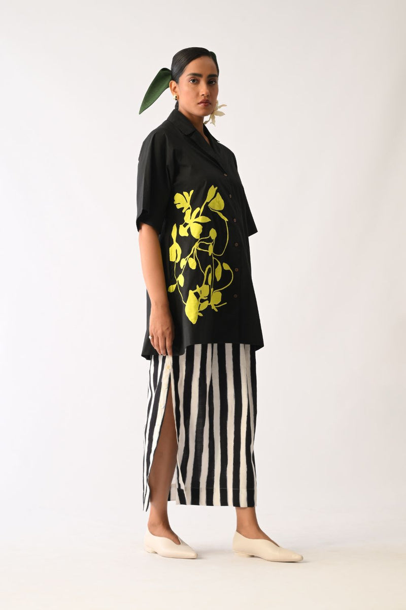 Mono Black Cuban Collar Appliqué Shirt poplin top/shirt by O'Frida in all-black for women Worldwide