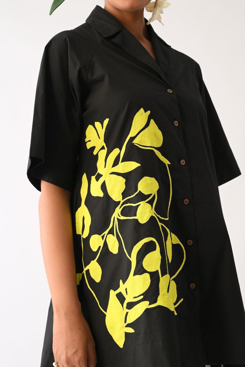 Mono Black Cuban Collar Appliqué Shirt poplin top/shirt by O'Frida in all-black for women Worldwide