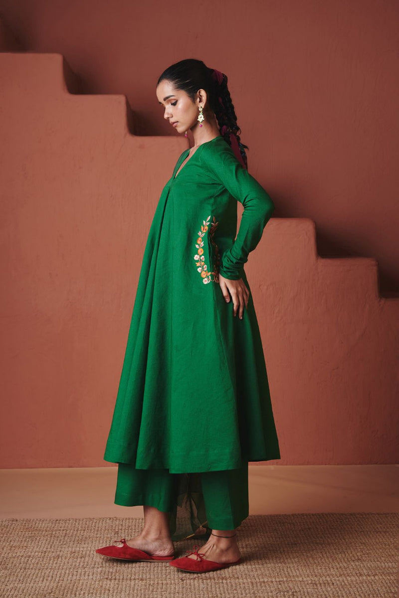 Panna Linen Embroidered Pocket Kurta Set cotton by Saphed in green color for women Worldwide