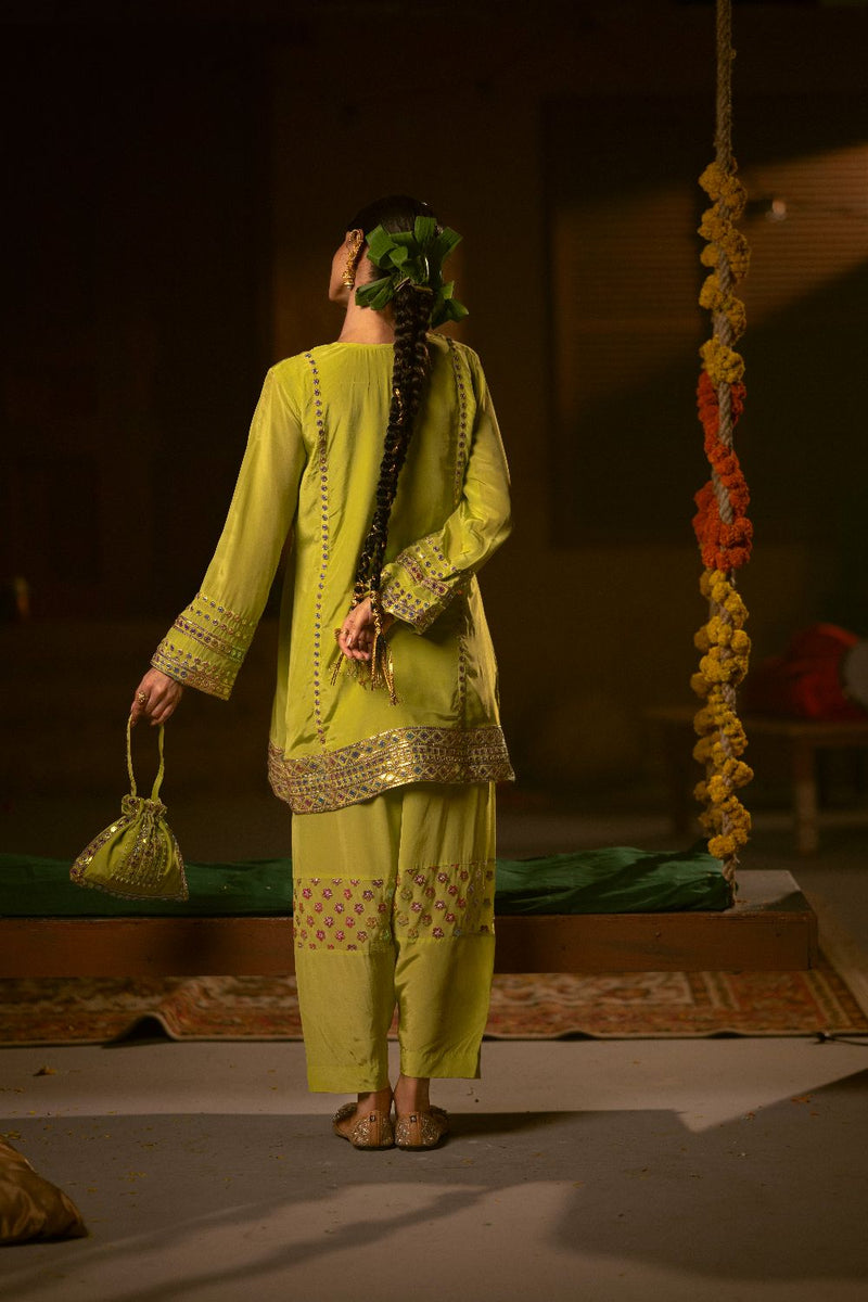 Veere Chamak Potli- Mehendi silk by PRAHNAAYA for women Worldwide