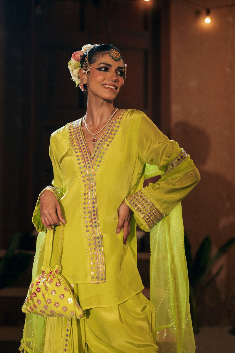 Veere Phool Potli- Mehendi silk by PRAHNAAYA for women Worldwide