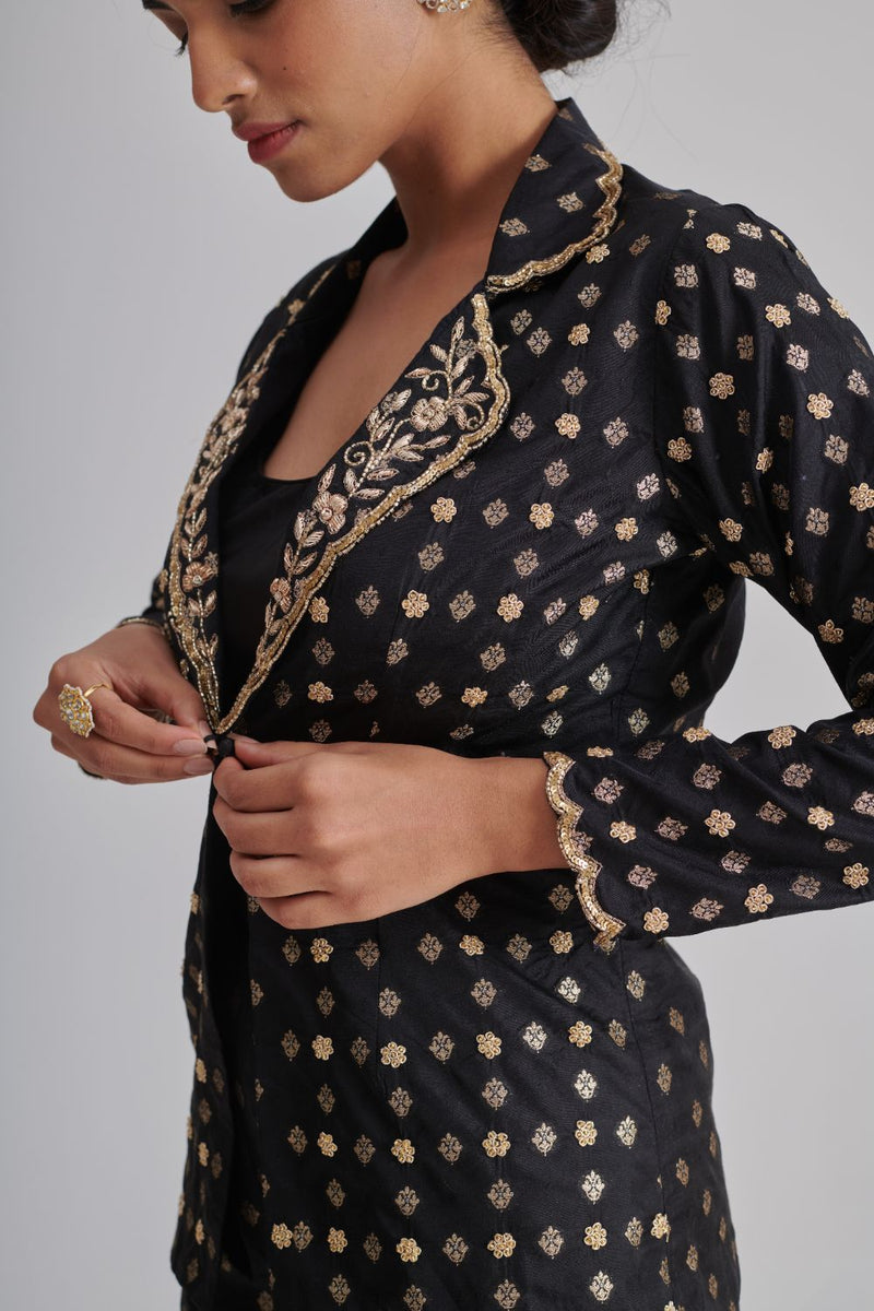 RAAT RANI, VANI & KIYARA CO-ORD SET silk by Rashika Mittal in black color for women Worldwide