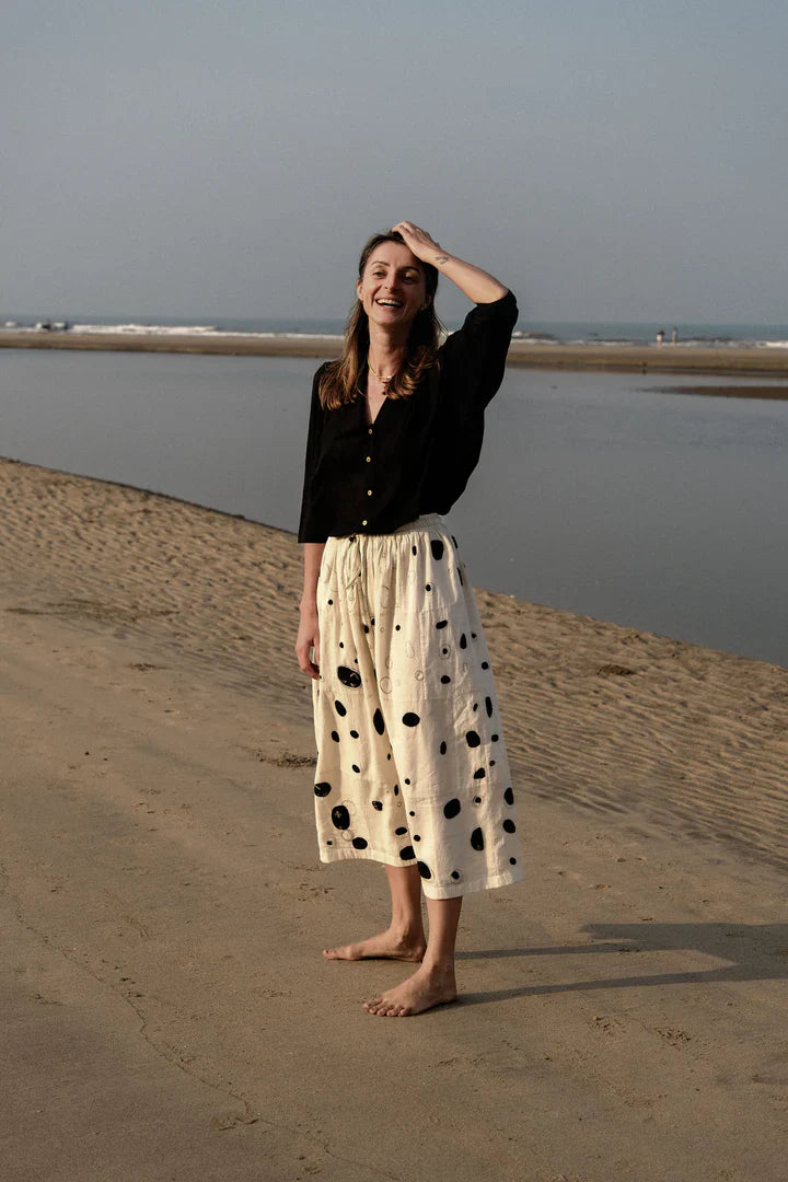 Mulholland Shirt — Retro 100% cotton by World of Crow in black color for women Worldwide
