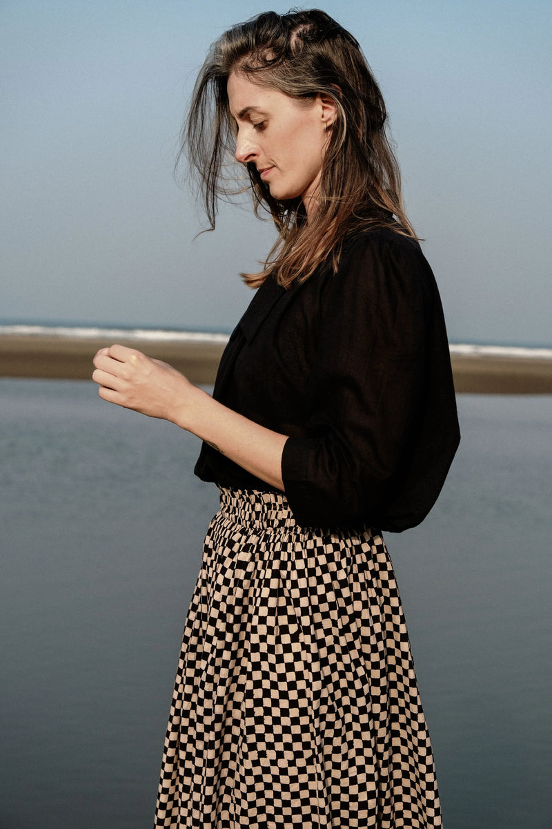 Mulholland Shirt — Retro 100% cotton by World of Crow in black color for women Worldwide
