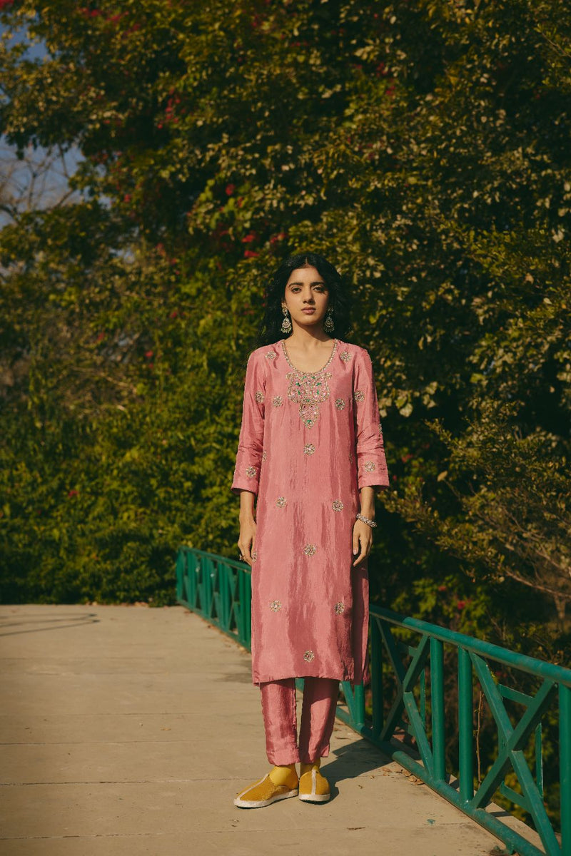 SAHER & NAAZLI KURTA & PANT silk by Rashika Mittal in pink color for women Worldwide