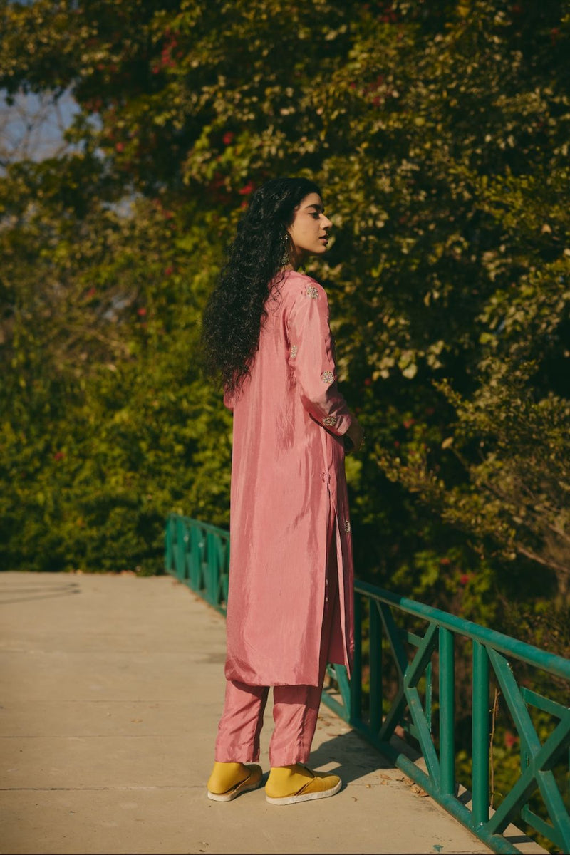 SAHER & NAAZLI KURTA & PANT silk by Rashika Mittal in pink color for women Worldwide