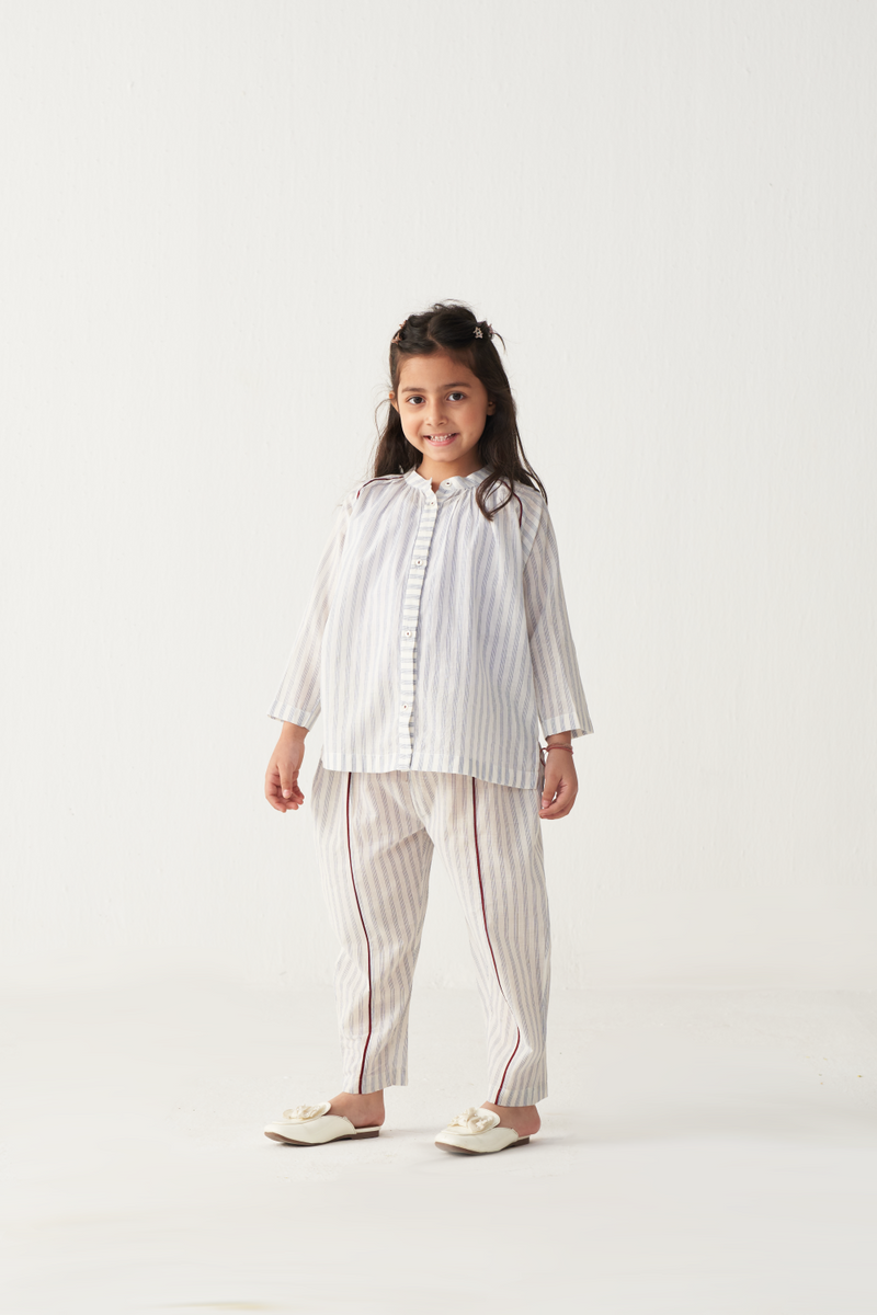 KIDS GATHER NECK SHIRT-WHITE & BLUE