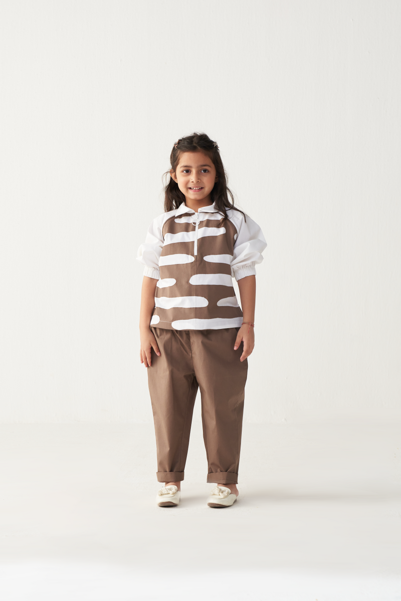 KIDS ABSTRACT APPLIQUE TOP-CEDAR & WHITE