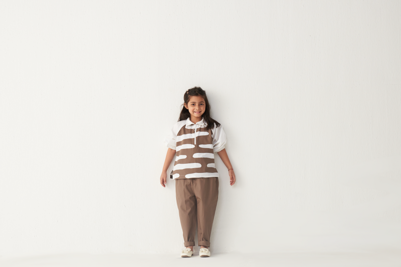 KIDS ABSTRACT APPLIQUE TOP-CEDAR & WHITE