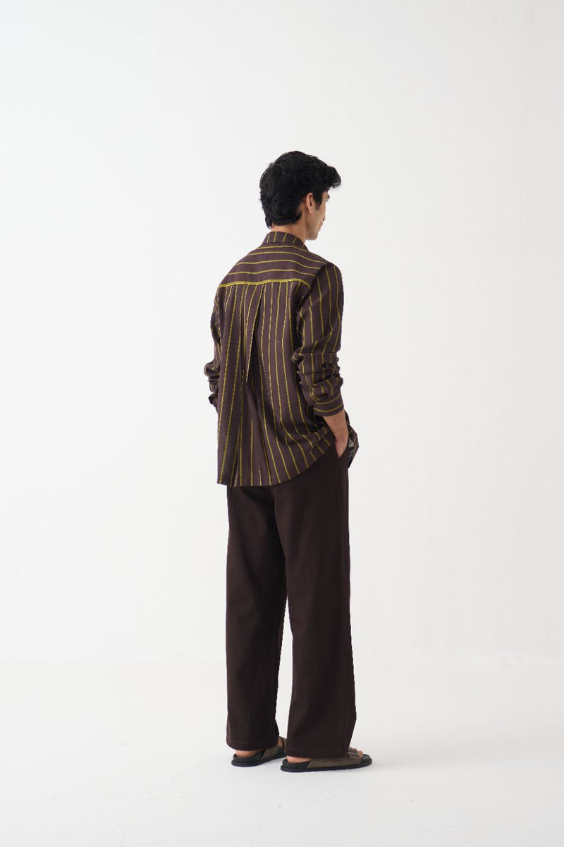 Circle Applique Patch Shirt   - Brown