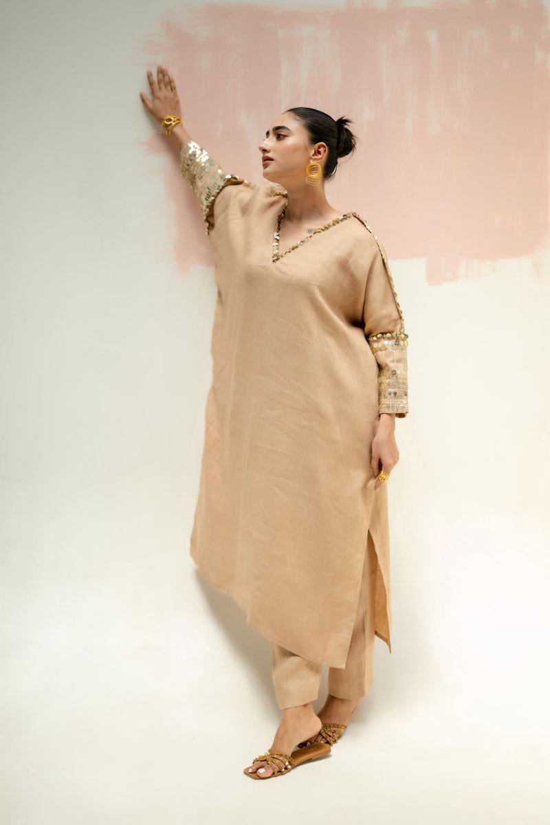 Chamakeen Antifit Linen Kurta with Pants-Camel linen by PRAHNAAYA in beige color for women Worldwide