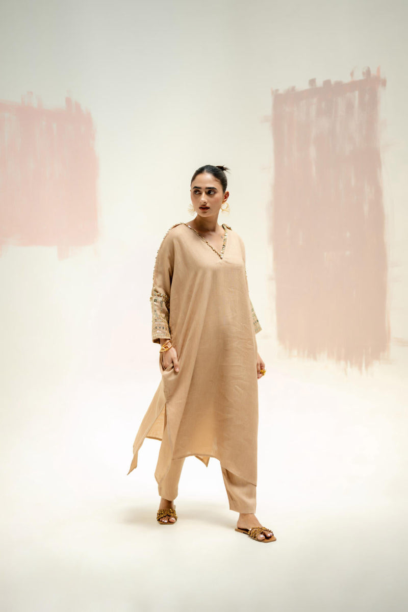 Chamakeen Antifit Linen Kurta with Pants-Camel linen by PRAHNAAYA in beige color for women Worldwide
