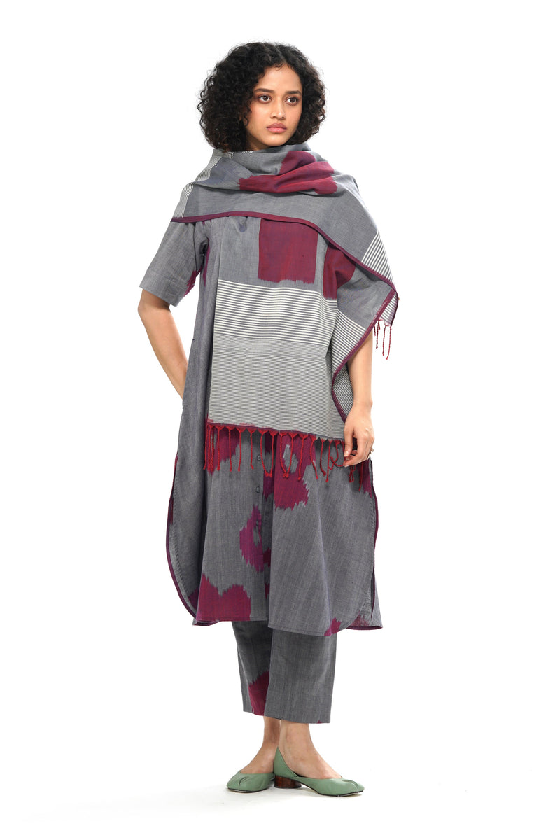 HIRO STOLE 100% cotton by Translate - Handwoven Ikat in blue color for women Worldwide