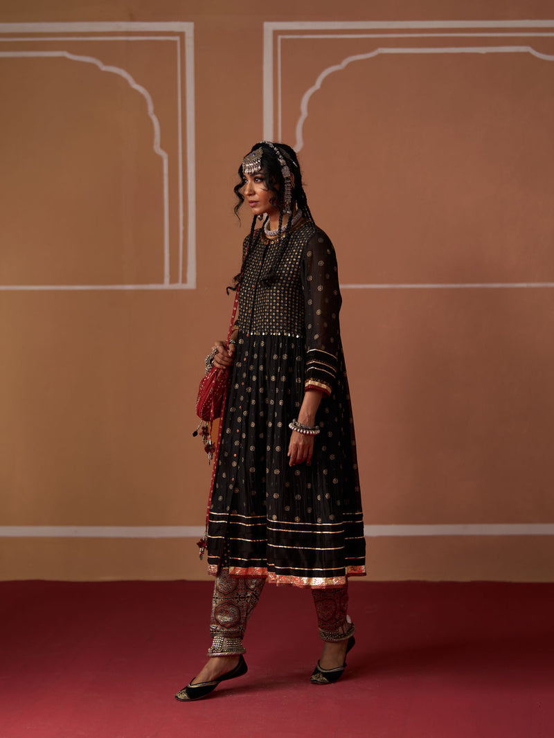 Meenal Kurta chanderi kurta/kurta set by SWATTI KAPOOR in black for women Worldwide