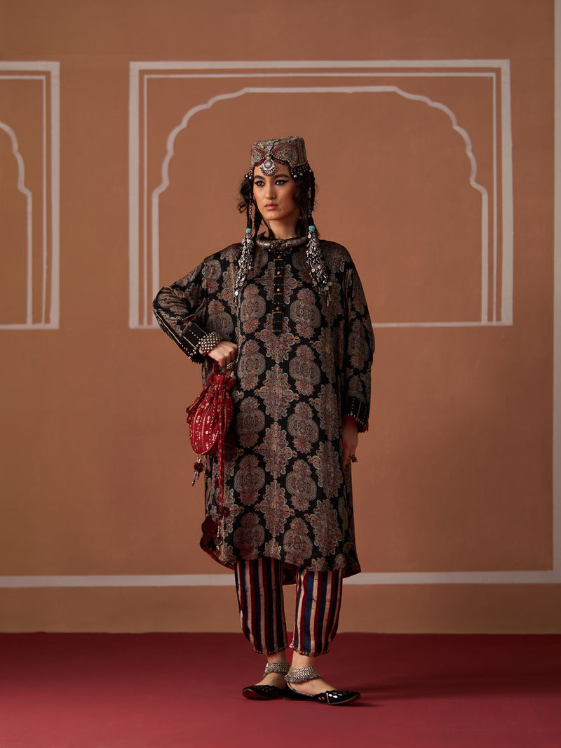 Sitara Kurta chanderi kurta/kurta set by SWATTI KAPOOR in black for women Worldwide