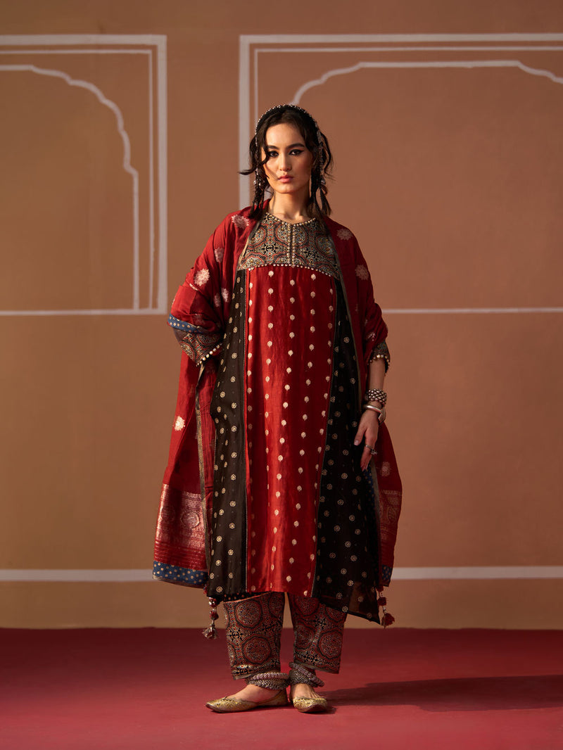 Afzi Dupatta banarasi dupatta by SWATTI KAPOOR in rust for women Worldwide