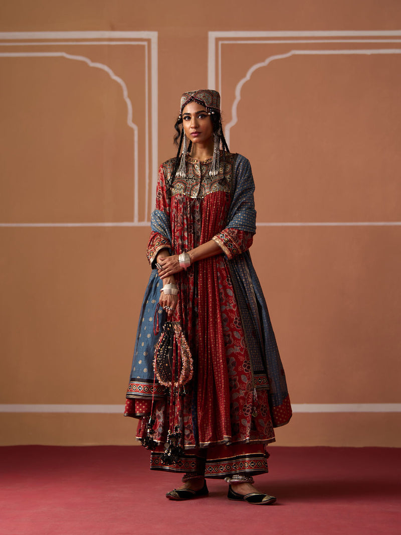 Vanya Kurta chanderi kurta/kurta set by SWATTI KAPOOR in rust, black for women Worldwide
