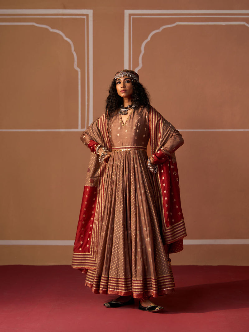 Mishti Kurta & Tania Churidar chanderi kurta/kurta set by SWATTI KAPOOR in grey for women Worldwide