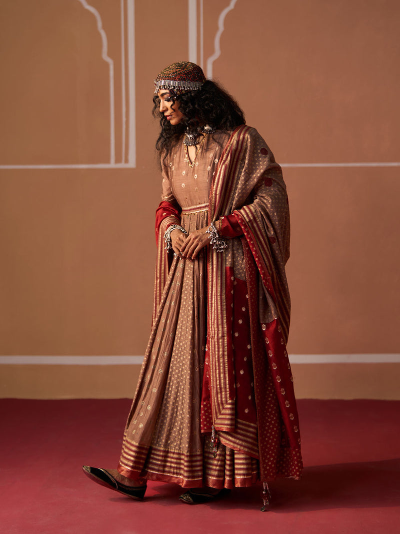 Garima Dupatta chanderi dupatta by SWATTI KAPOOR in grey, rust for women Worldwide