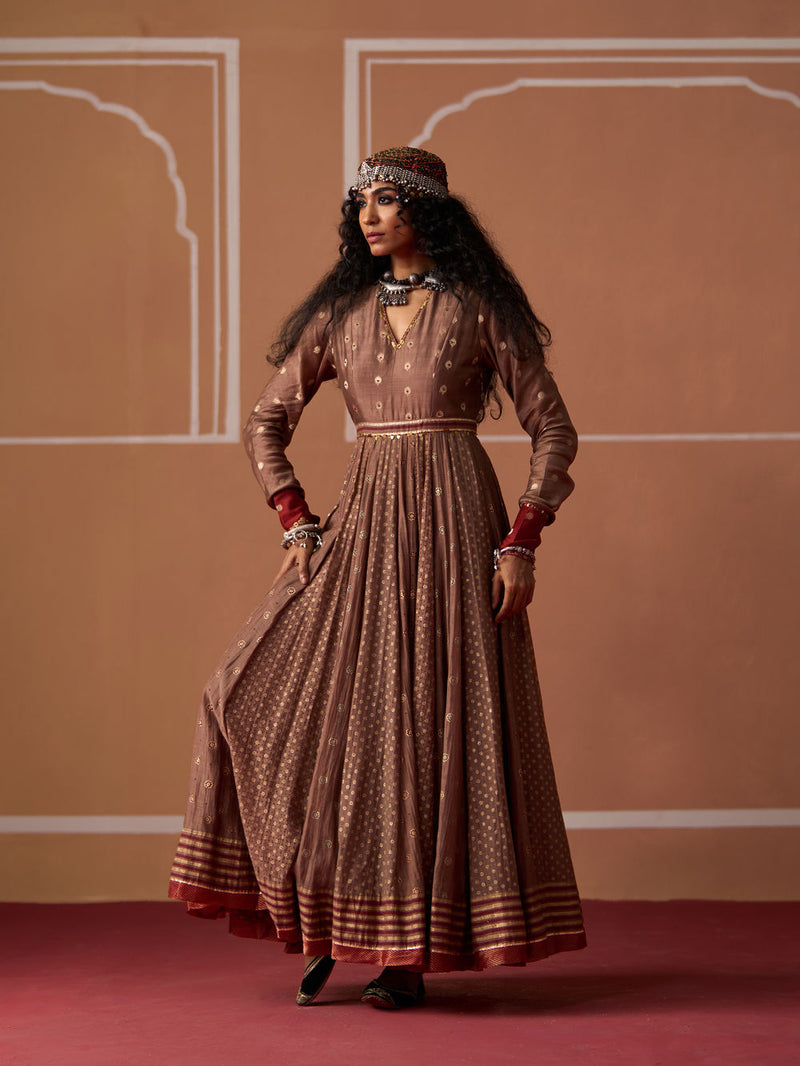 Mishti Kurta & Tania Churidar chanderi kurta/kurta set by SWATTI KAPOOR in grey for women Worldwide
