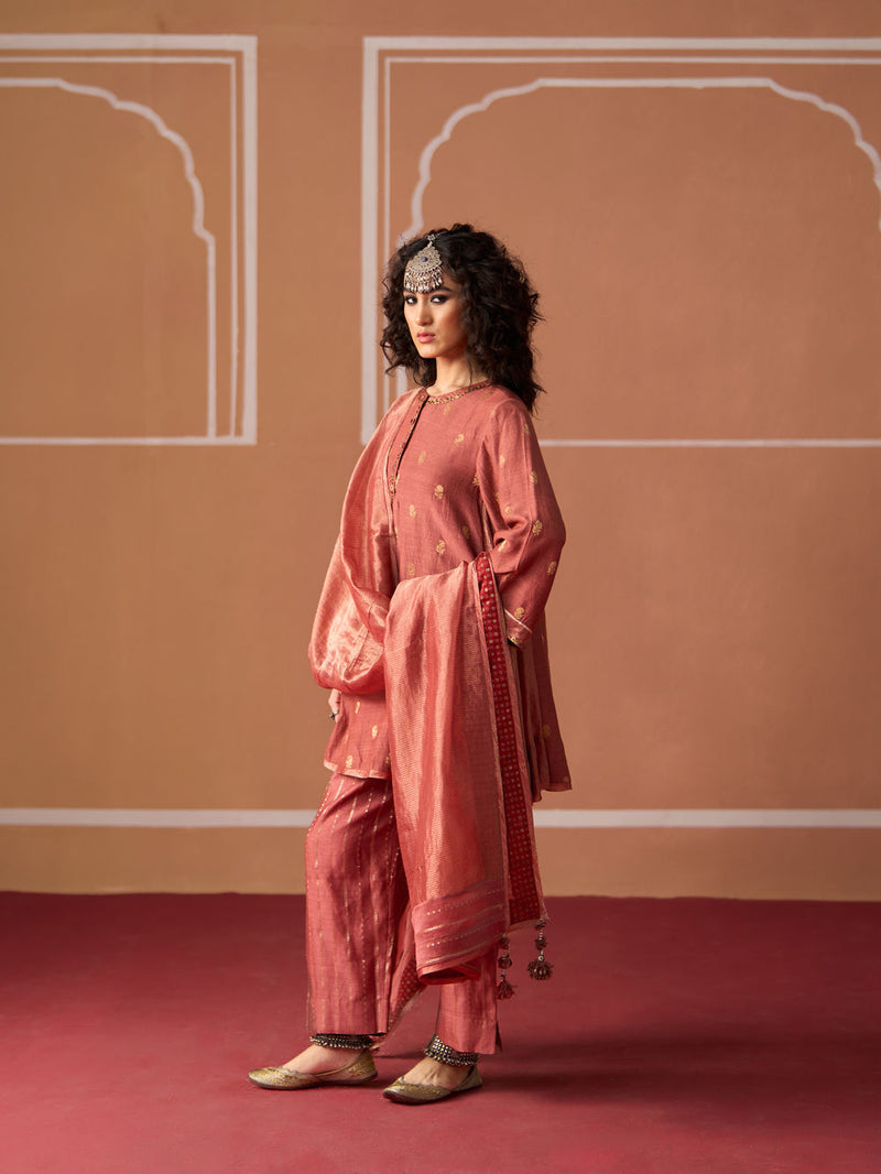 Raah Dupatta chanderi dupatta by SWATTI KAPOOR in peach for women Worldwide