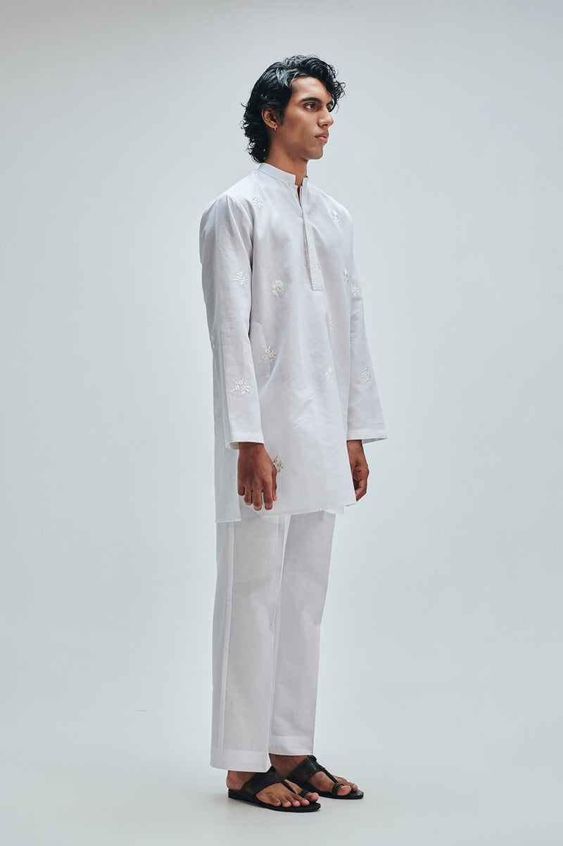 Taj Co-Linen Embroidered Men’s Band Collar Kurta cotton linen kurta/kurta set by Saphed Men in white for men Worldwide