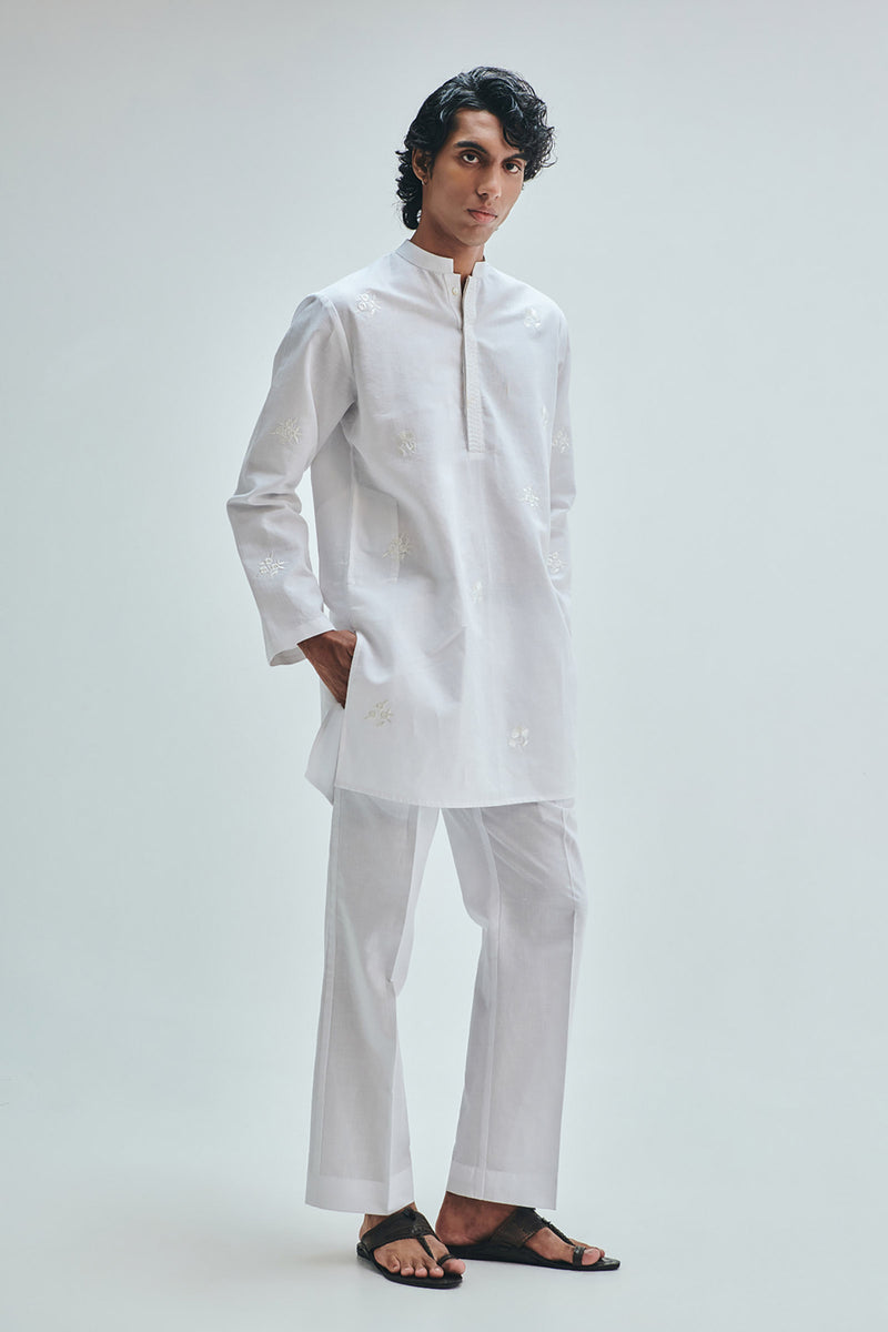 Taj Co-Linen Embroidered Men’s Band Collar Kurta cotton linen kurta/kurta set by Saphed Men in white for men Worldwide