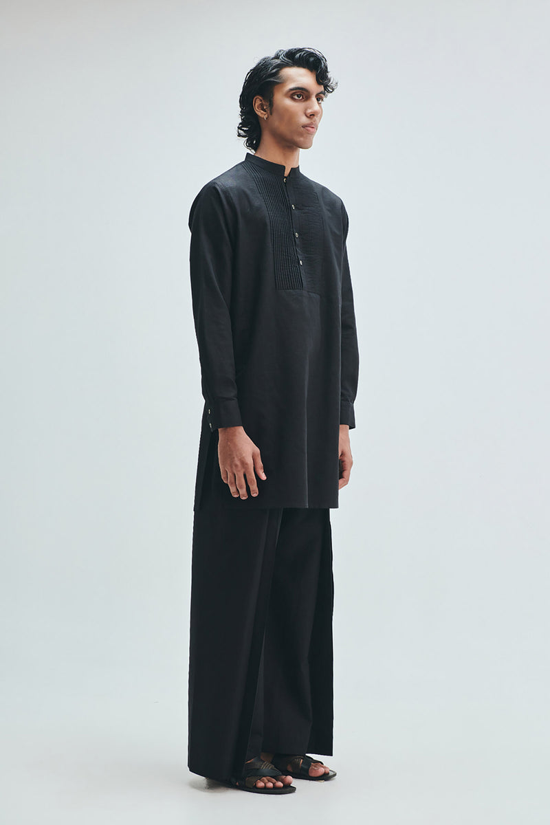 Kohl Co-Linen Men’s Pleated Yoke Kurta cotton linen kurta/kurta set by Saphed Men in black for men Worldwide