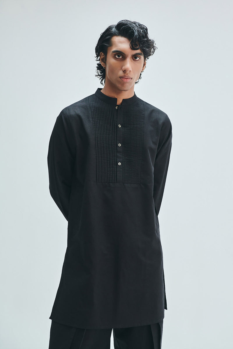Kohl Co-Linen Men’s Pleated Yoke Kurta cotton linen kurta/kurta set by Saphed Men in black for men Worldwide