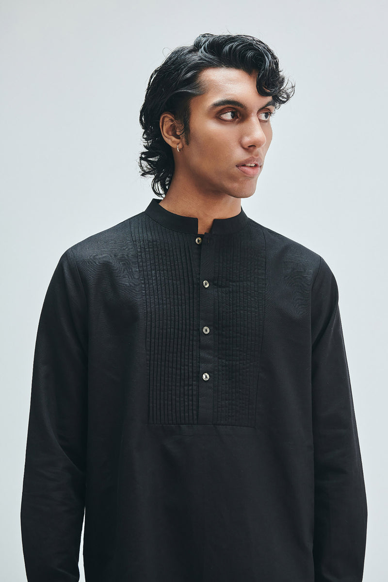 Kohl Co-Linen Men’s Pleated Yoke Kurta cotton linen kurta/kurta set by Saphed Men in black for men Worldwide