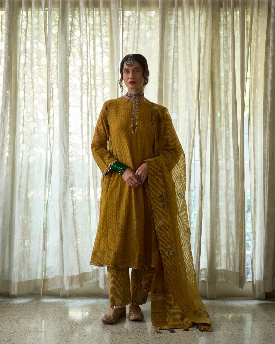 Nimi Dupatta cotton-silk dupatta by SWATTI KAPOOR in yellow for women Worldwide