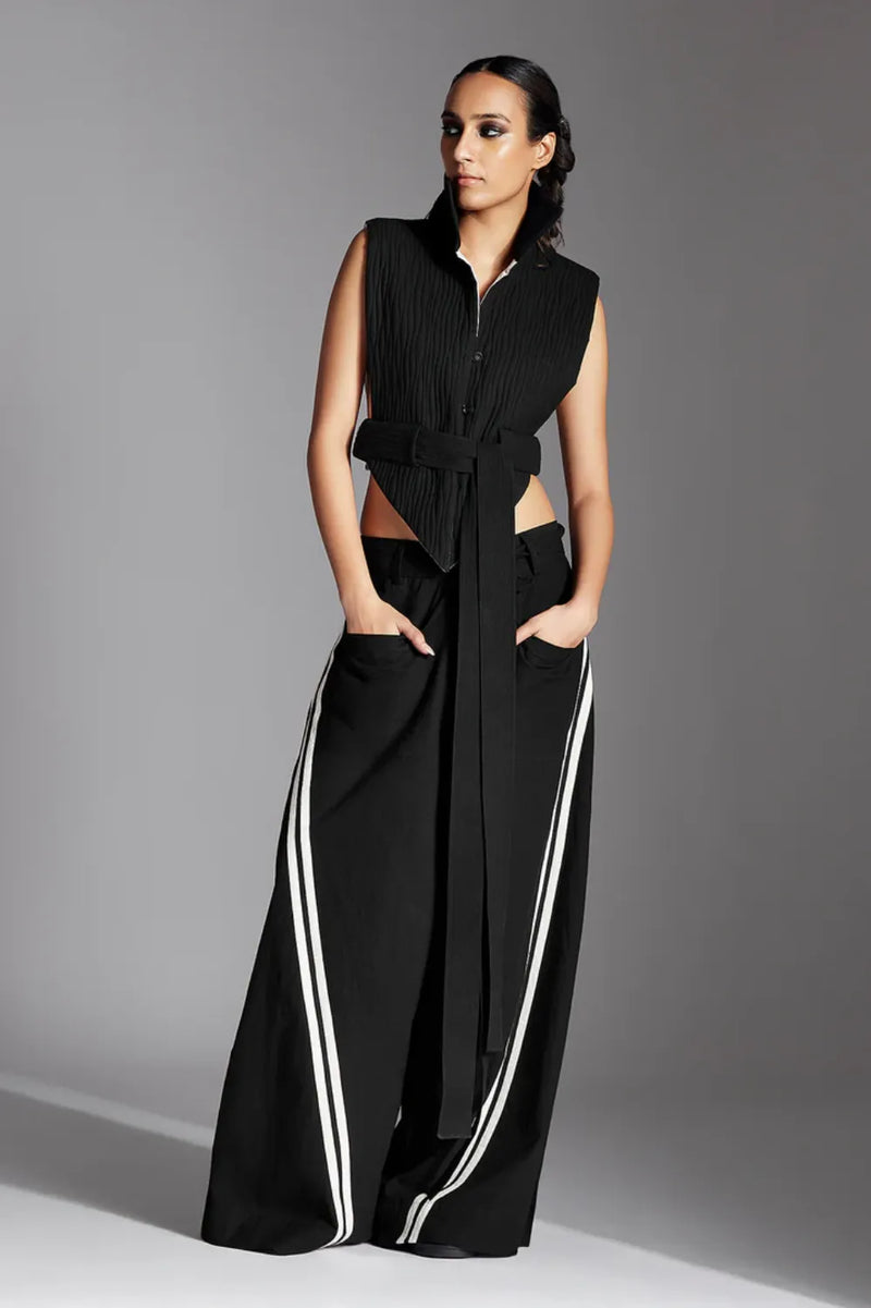 Arvo Trousers-Black poplin by Chola in black color for women Worldwide